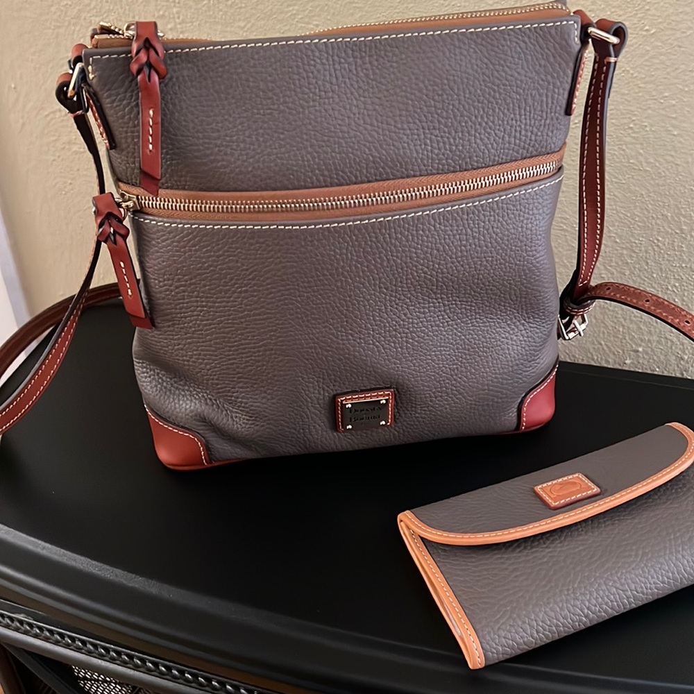 Medium size purse with wallet